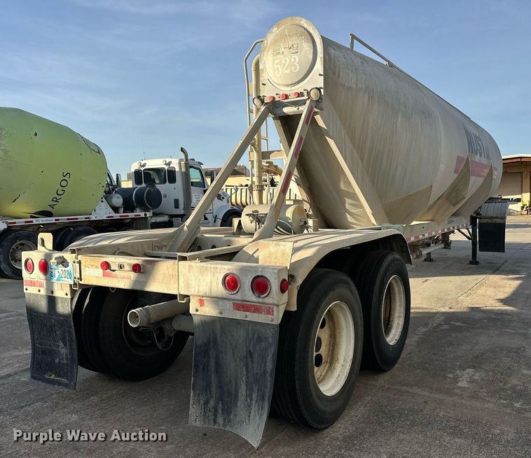 image for item DT6516 1998 Vantage pneumatic dry bulk trailer