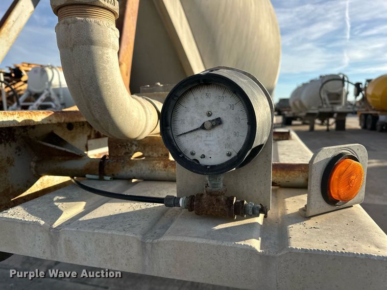 image for item DT6516 1998 Vantage pneumatic dry bulk trailer