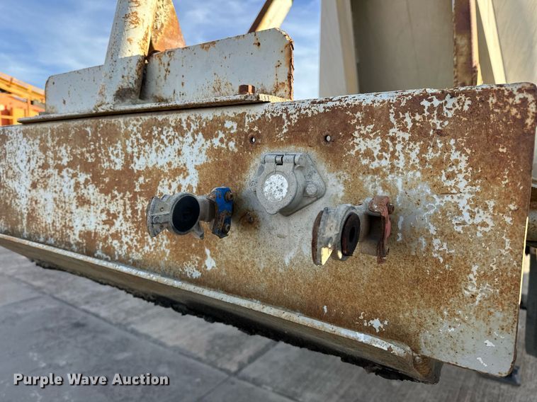 image for item DT6516 1998 Vantage pneumatic dry bulk trailer