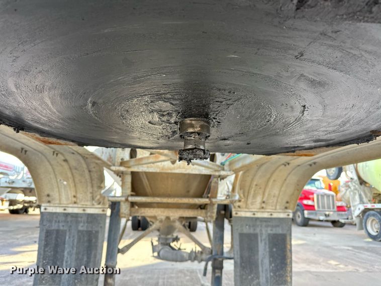 image for item DT6516 1998 Vantage pneumatic dry bulk trailer