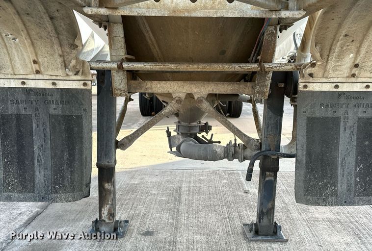 image for item DT6516 1998 Vantage pneumatic dry bulk trailer