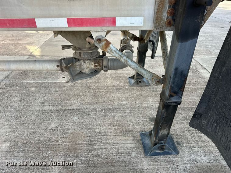 image for item DT6516 1998 Vantage pneumatic dry bulk trailer