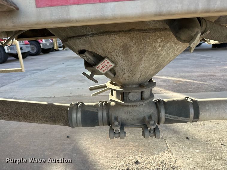 image for item DT6516 1998 Vantage pneumatic dry bulk trailer