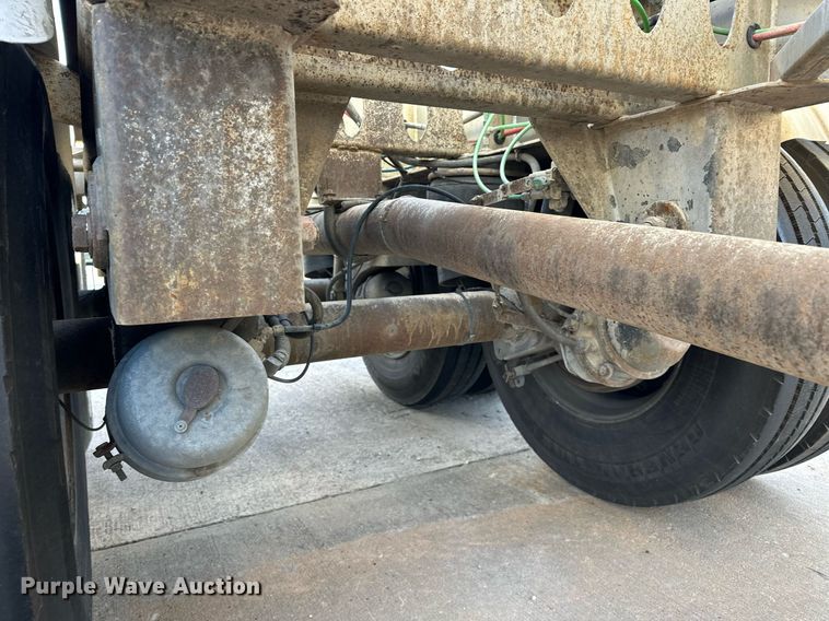 image for item DT6516 1998 Vantage pneumatic dry bulk trailer