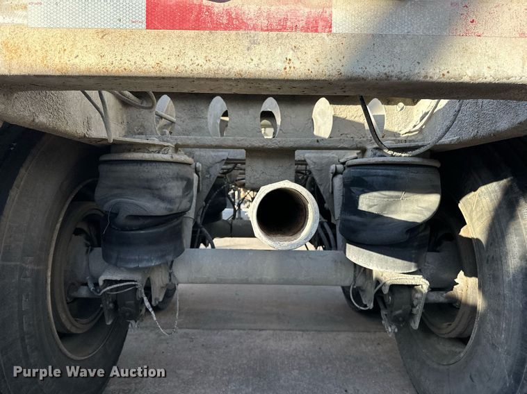 image for item DT6516 1998 Vantage pneumatic dry bulk trailer