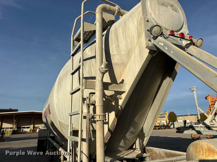 image for item DT6516 1998 Vantage pneumatic dry bulk trailer