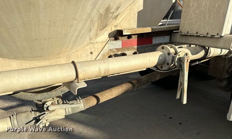 image for item DT6516 1998 Vantage pneumatic dry bulk trailer