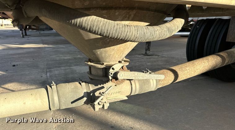 image for item DT6516 1998 Vantage pneumatic dry bulk trailer