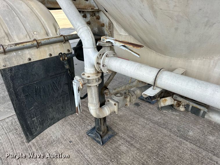 image for item DT6516 1998 Vantage pneumatic dry bulk trailer