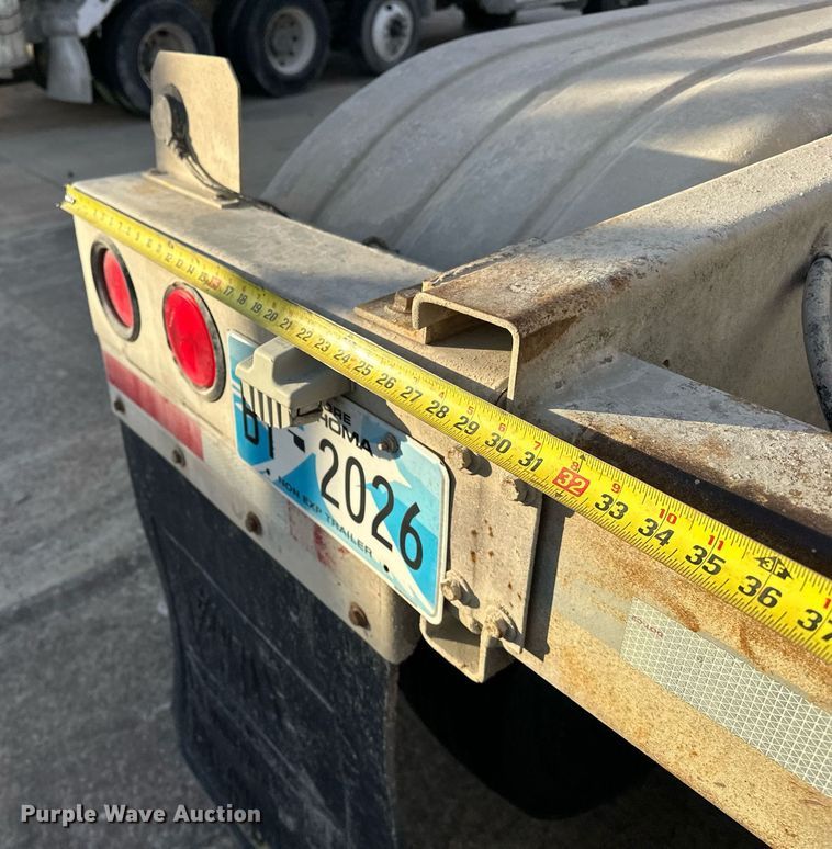 image for item DT6516 1998 Vantage pneumatic dry bulk trailer