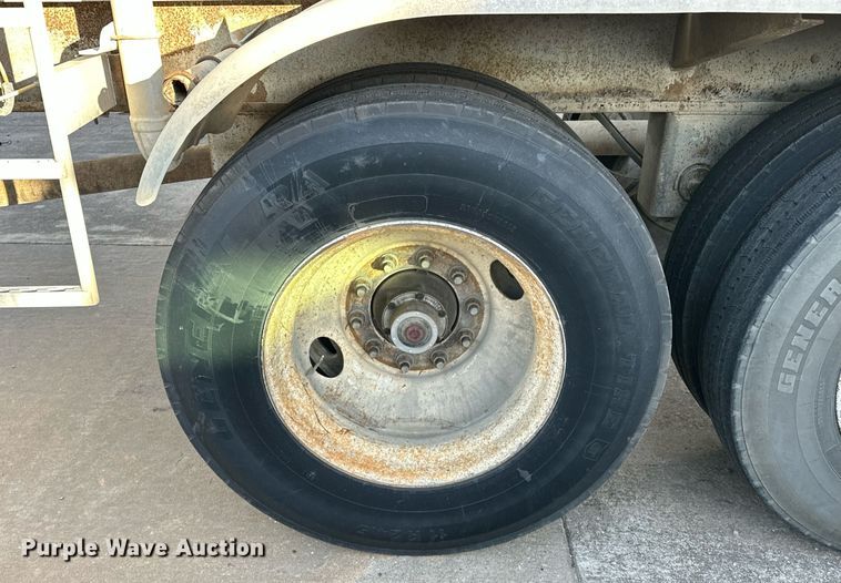 image for item DT6516 1998 Vantage pneumatic dry bulk trailer