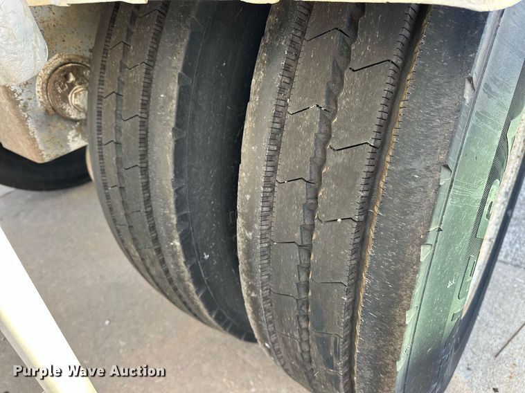 image for item DT6516 1998 Vantage pneumatic dry bulk trailer