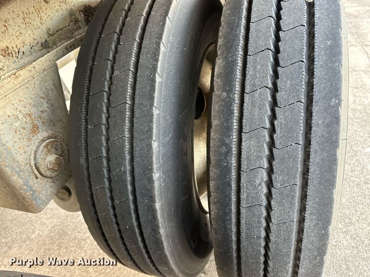 image for item DT6516 1998 Vantage pneumatic dry bulk trailer