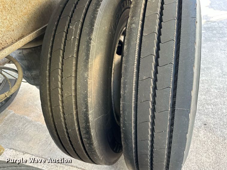 image for item DT6516 1998 Vantage pneumatic dry bulk trailer