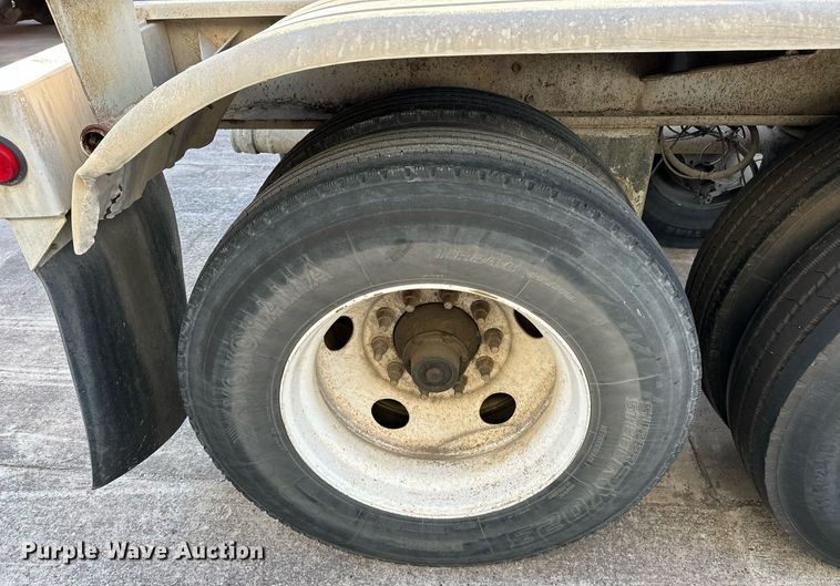 image for item DT6516 1998 Vantage pneumatic dry bulk trailer