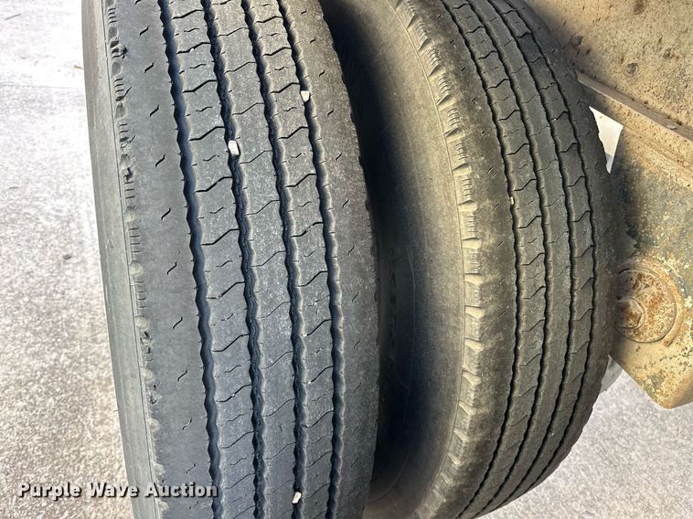 image for item DT6516 1998 Vantage pneumatic dry bulk trailer