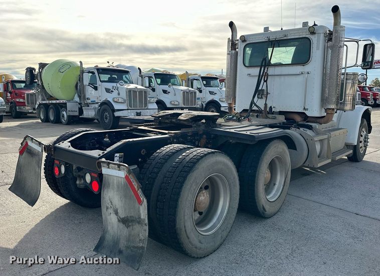 image for item DT6517 2013 Peterbilt 388 semi truck