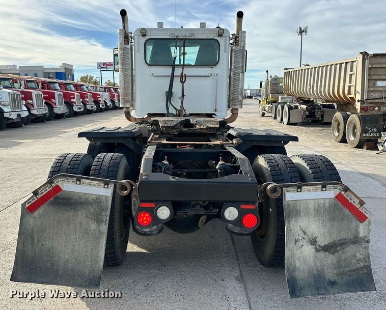 image for item DT6517 2013 Peterbilt 388 semi truck