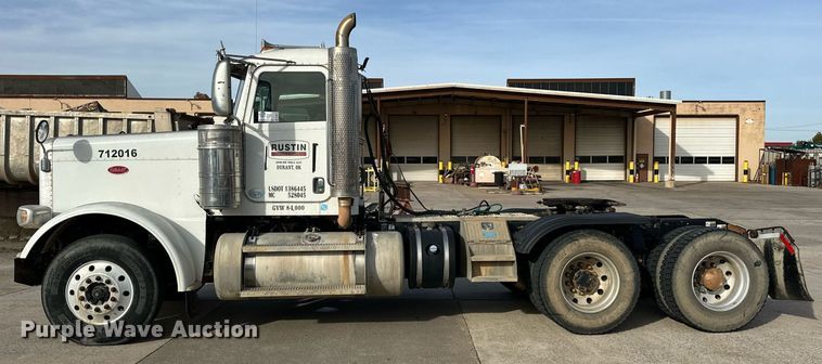 image for item DT6517 2013 Peterbilt 388 semi truck