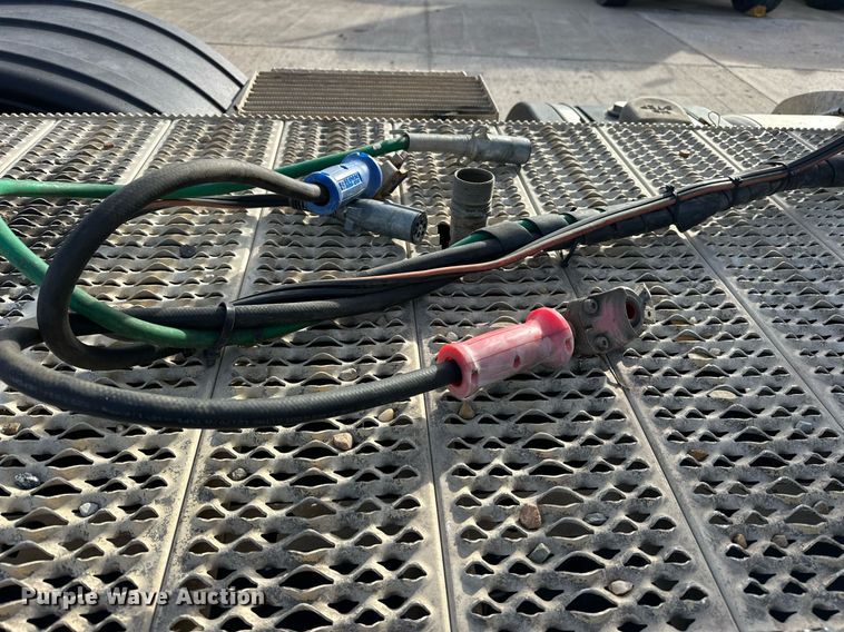 image for item DT6517 2013 Peterbilt 388 semi truck