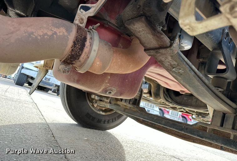 image for item DT6517 2013 Peterbilt 388 semi truck