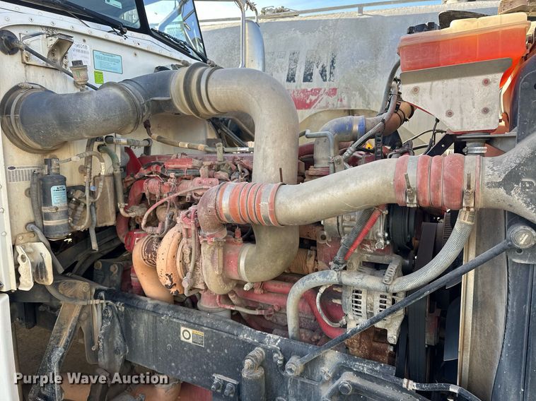 image for item DT6517 2013 Peterbilt 388 semi truck