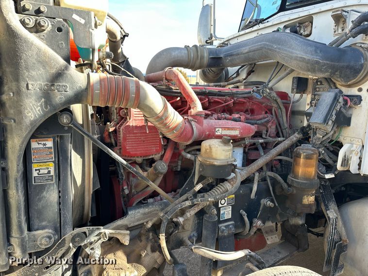 image for item DT6517 2013 Peterbilt 388 semi truck