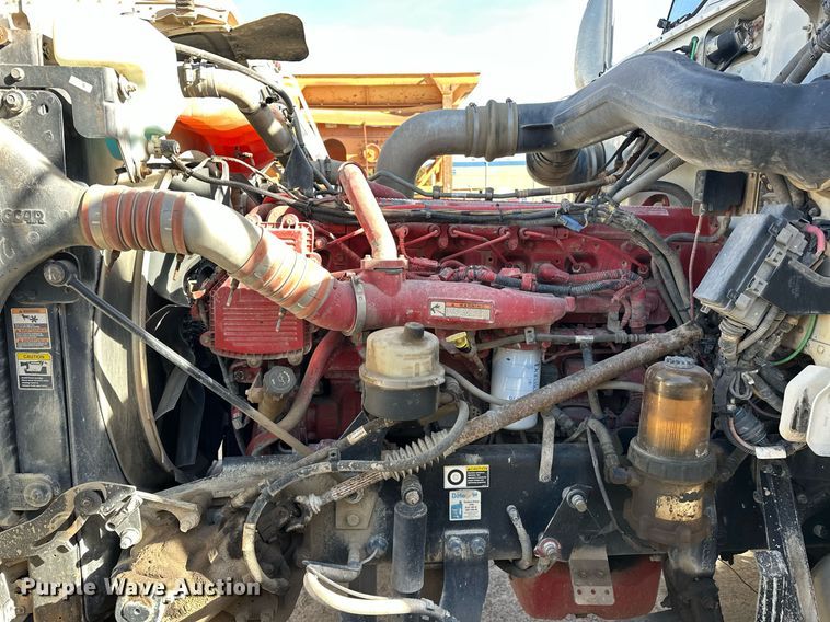 image for item DT6517 2013 Peterbilt 388 semi truck