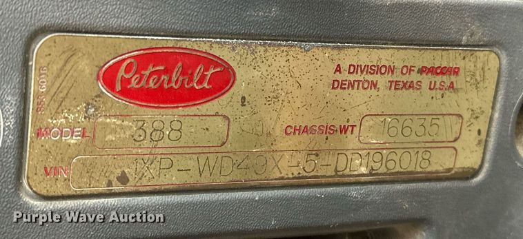 image for item DT6517 2013 Peterbilt 388 semi truck