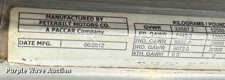 image for item DT6517 2013 Peterbilt 388 semi truck