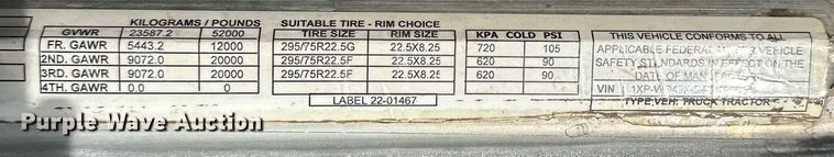 image for item DT6517 2013 Peterbilt 388 semi truck