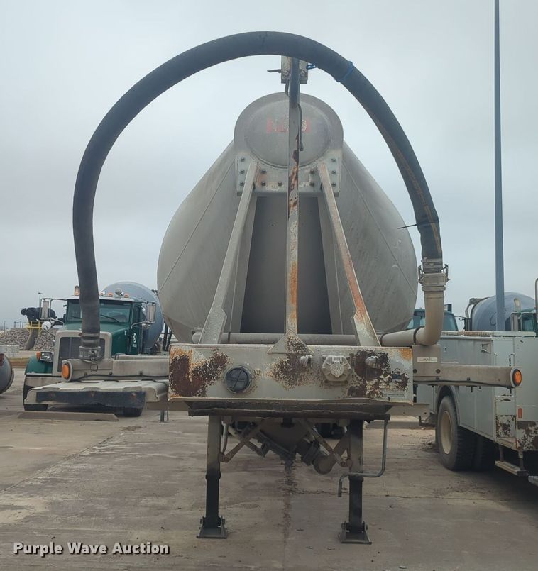 image for item DT6560 2000 Fruehauf HAB-HT2-J1000X3 pneumatic dry bulk trailer