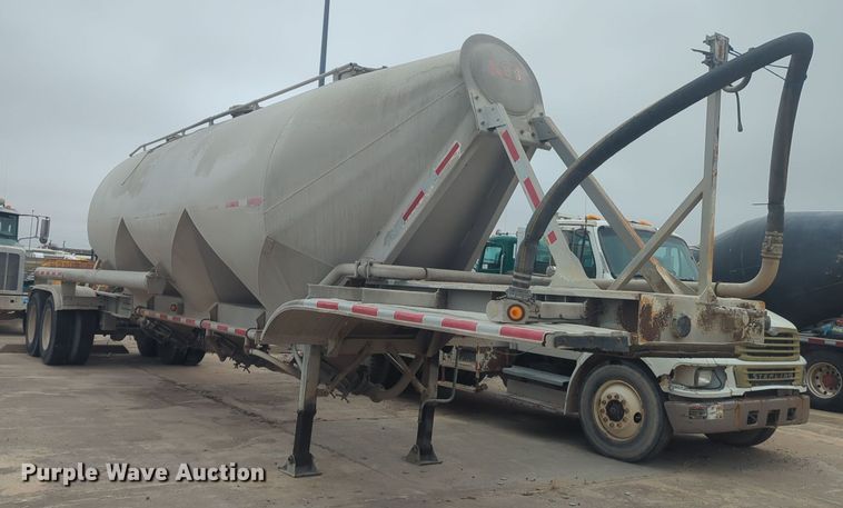 image for item DT6560 2000 Fruehauf HAB-HT2-J1000X3 pneumatic dry bulk trailer