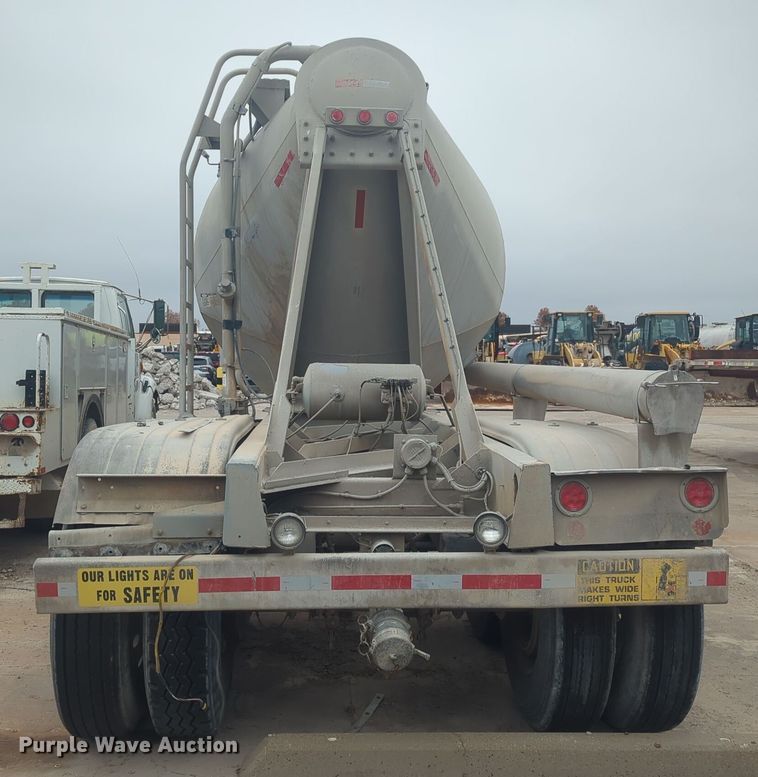 image for item DT6560 2000 Fruehauf HAB-HT2-J1000X3 pneumatic dry bulk trailer