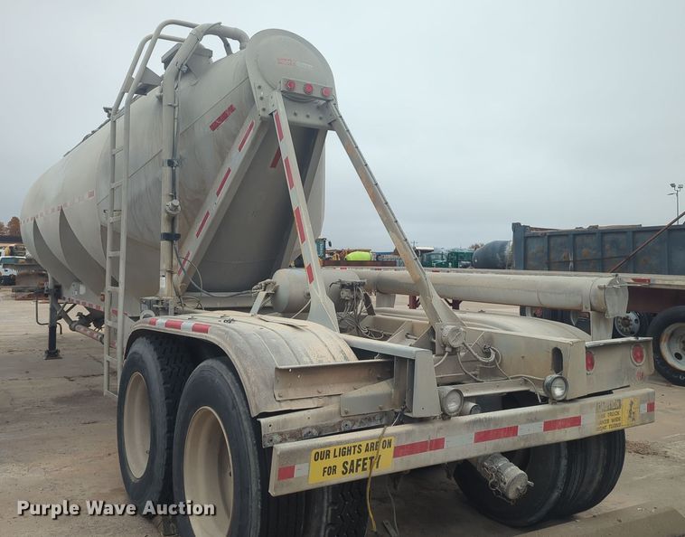 image for item DT6560 2000 Fruehauf HAB-HT2-J1000X3 pneumatic dry bulk trailer