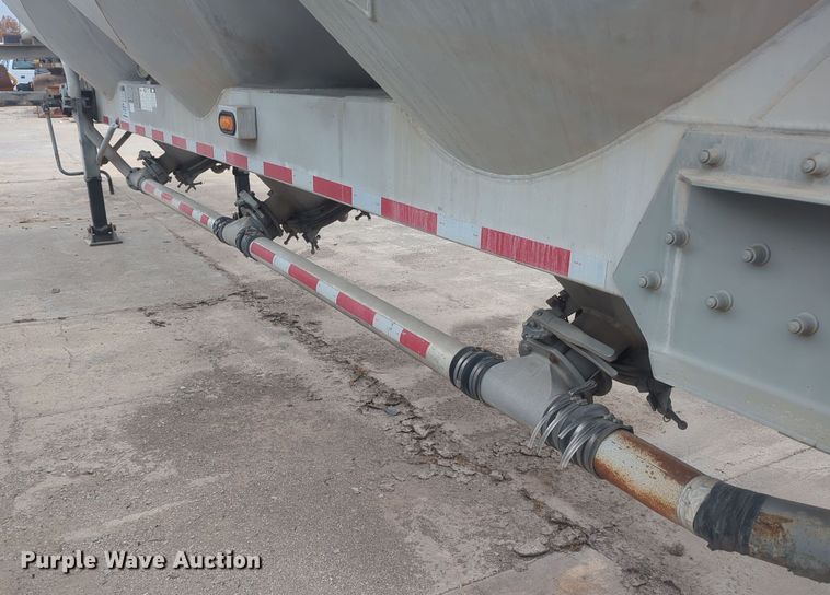 image for item DT6560 2000 Fruehauf HAB-HT2-J1000X3 pneumatic dry bulk trailer