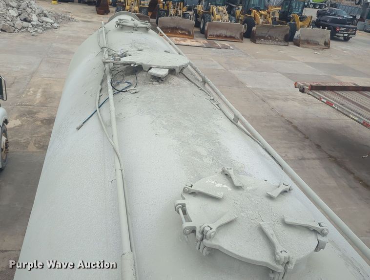 image for item DT6560 2000 Fruehauf HAB-HT2-J1000X3 pneumatic dry bulk trailer