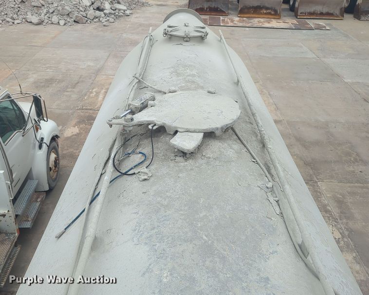 image for item DT6560 2000 Fruehauf HAB-HT2-J1000X3 pneumatic dry bulk trailer