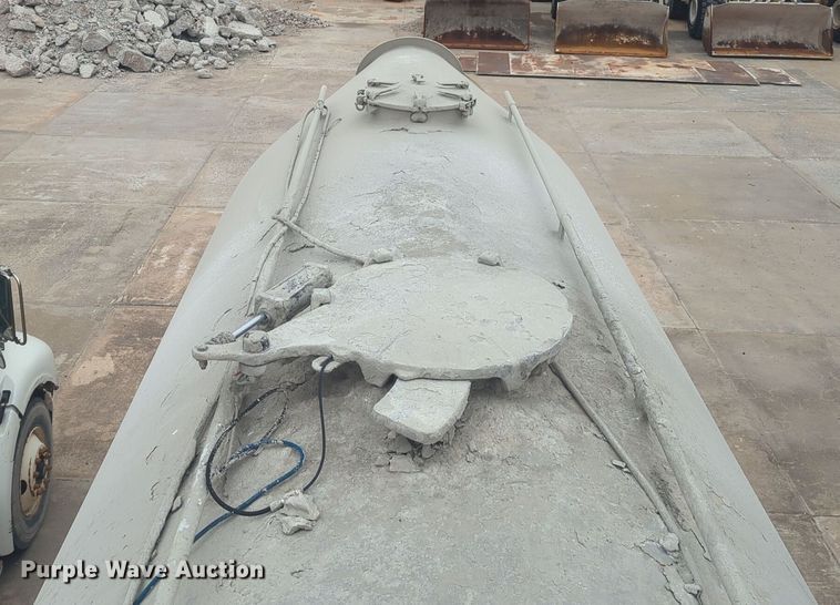 image for item DT6560 2000 Fruehauf HAB-HT2-J1000X3 pneumatic dry bulk trailer