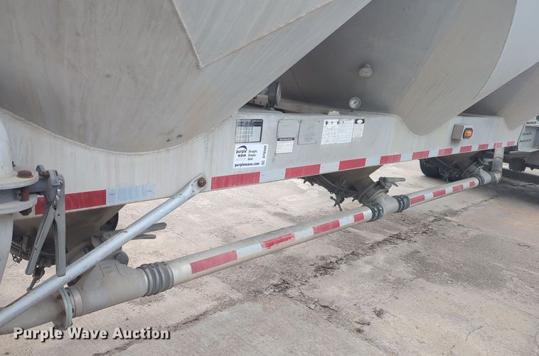 image for item DT6560 2000 Fruehauf HAB-HT2-J1000X3 pneumatic dry bulk trailer