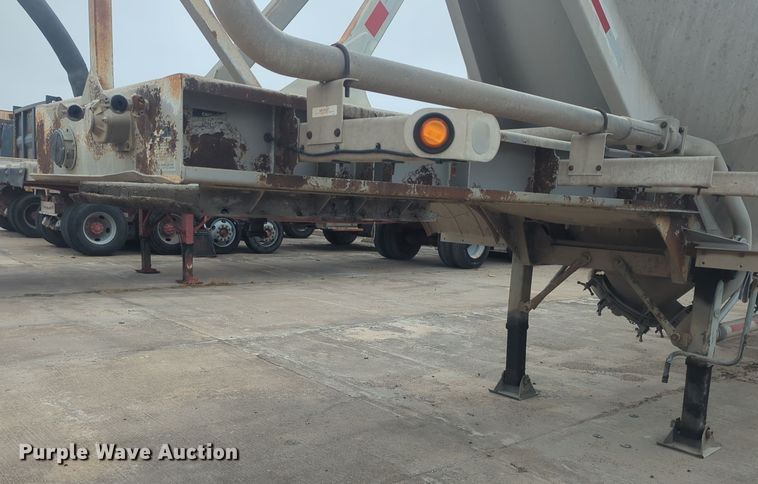 image for item DT6560 2000 Fruehauf HAB-HT2-J1000X3 pneumatic dry bulk trailer