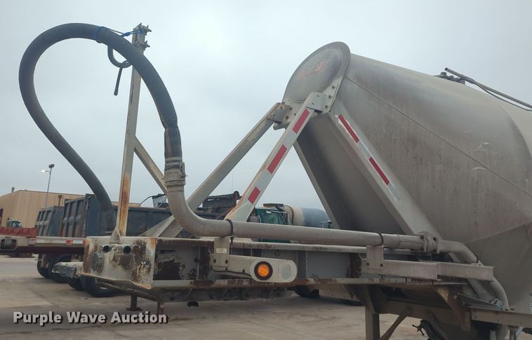 image for item DT6560 2000 Fruehauf HAB-HT2-J1000X3 pneumatic dry bulk trailer