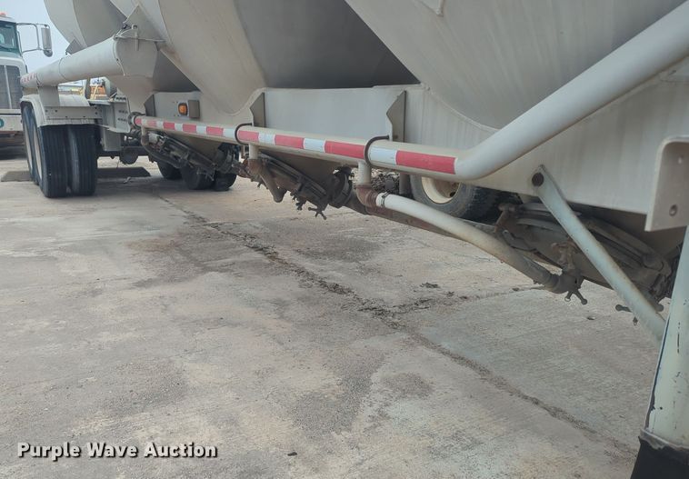 image for item DT6560 2000 Fruehauf HAB-HT2-J1000X3 pneumatic dry bulk trailer