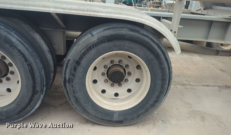 image for item DT6560 2000 Fruehauf HAB-HT2-J1000X3 pneumatic dry bulk trailer