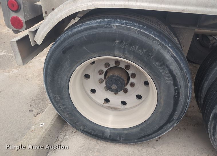 image for item DT6560 2000 Fruehauf HAB-HT2-J1000X3 pneumatic dry bulk trailer