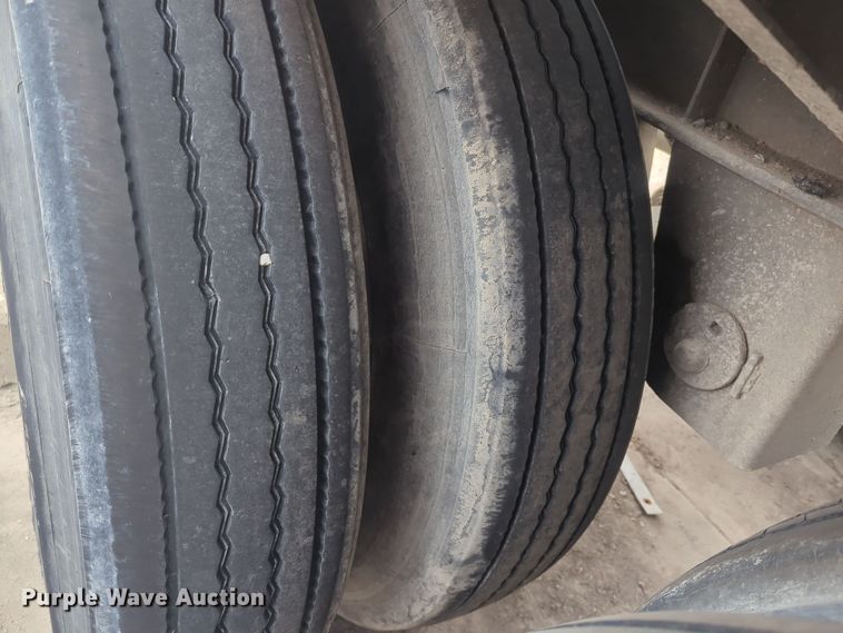 image for item DT6560 2000 Fruehauf HAB-HT2-J1000X3 pneumatic dry bulk trailer