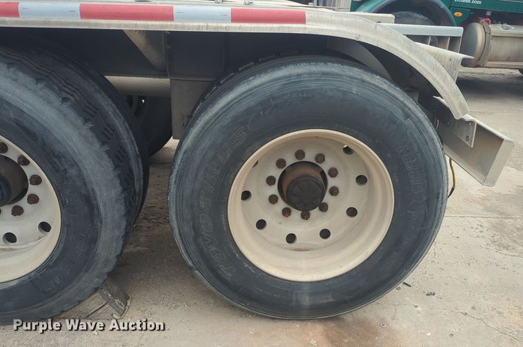 image for item DT6560 2000 Fruehauf HAB-HT2-J1000X3 pneumatic dry bulk trailer