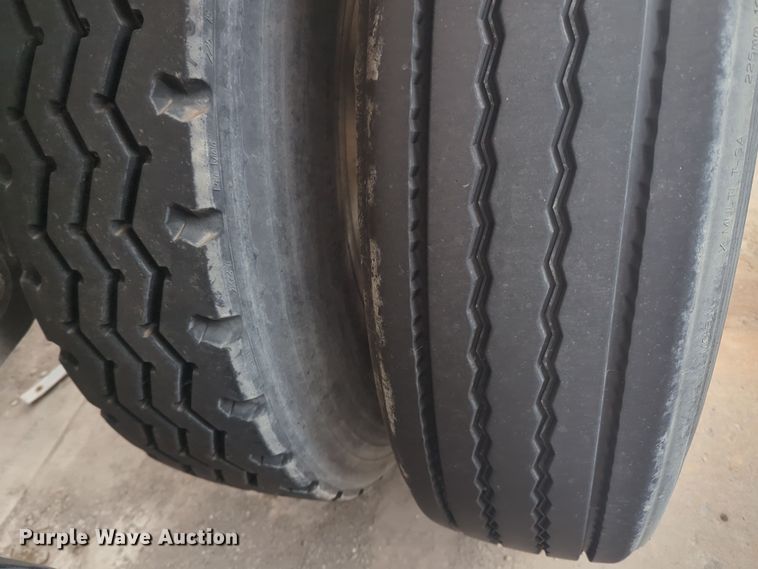 image for item DT6560 2000 Fruehauf HAB-HT2-J1000X3 pneumatic dry bulk trailer