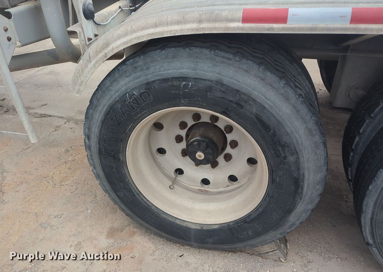 image for item DT6560 2000 Fruehauf HAB-HT2-J1000X3 pneumatic dry bulk trailer