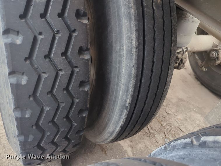 image for item DT6560 2000 Fruehauf HAB-HT2-J1000X3 pneumatic dry bulk trailer